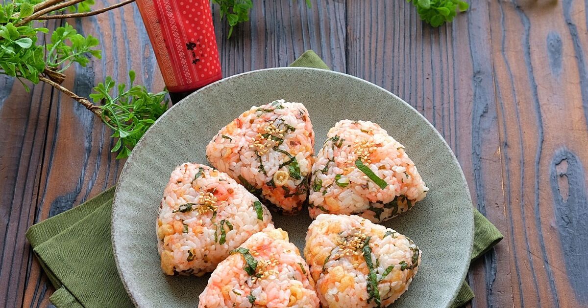 家呑み 締めの一品 明太うめ昆布と紫蘇のやみつき悪魔おにぎり レシピ おいしいレシピ やまやのおいしいもの部 やまやコミュニケーションズ