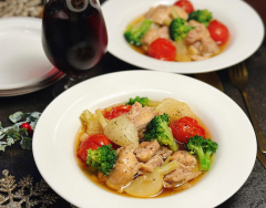 【うまだし×クリスマスレシピ①】野菜たっぷりチキンのほろほろ煮